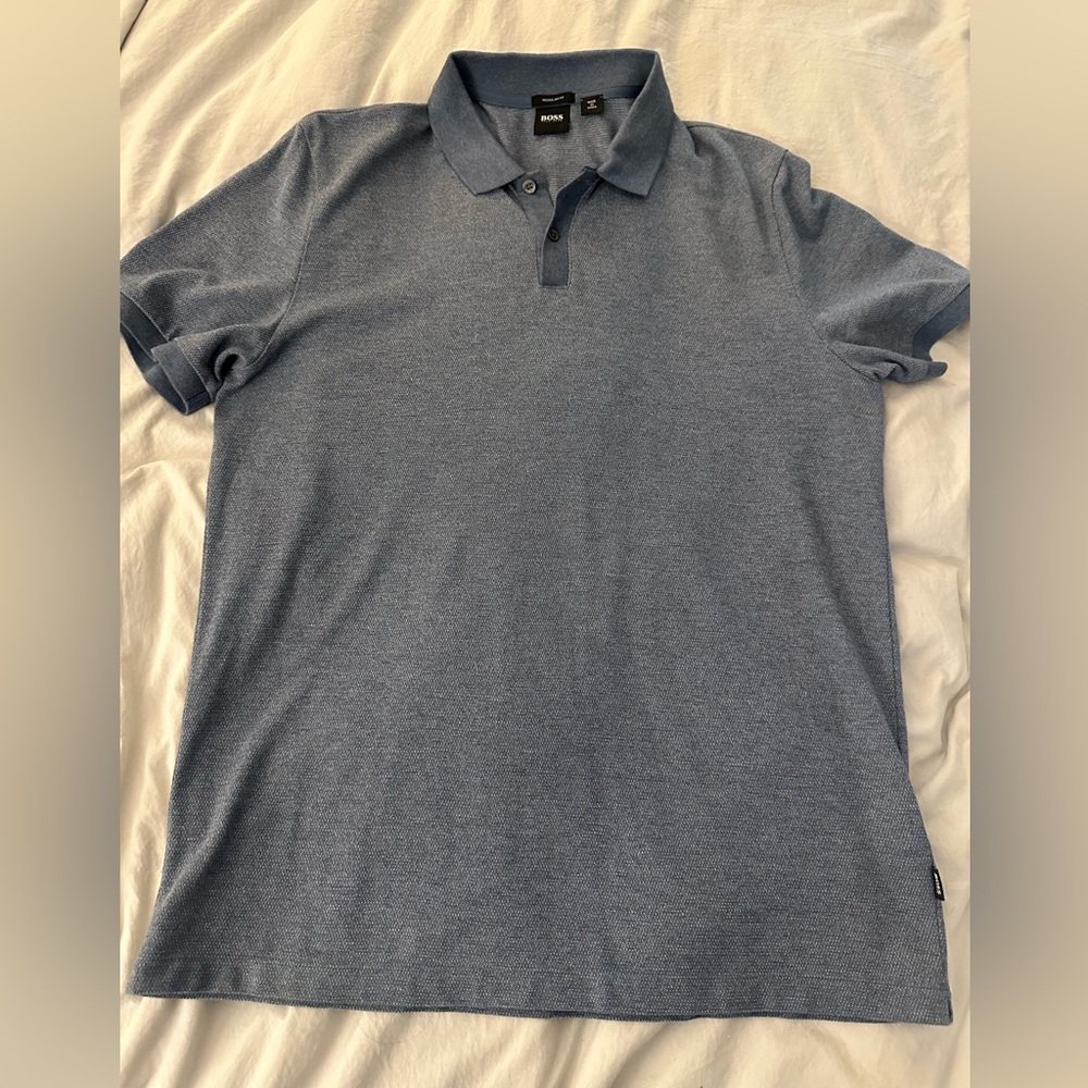 EUC men’s Hugo Boss polo shirt size large.